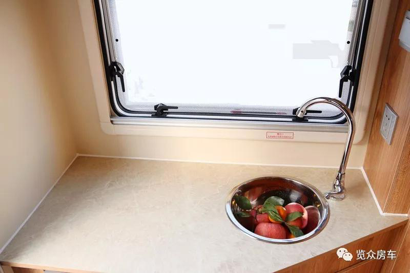 超大床還是國六汽油四驅(qū)房車，選它沒錯(cuò)