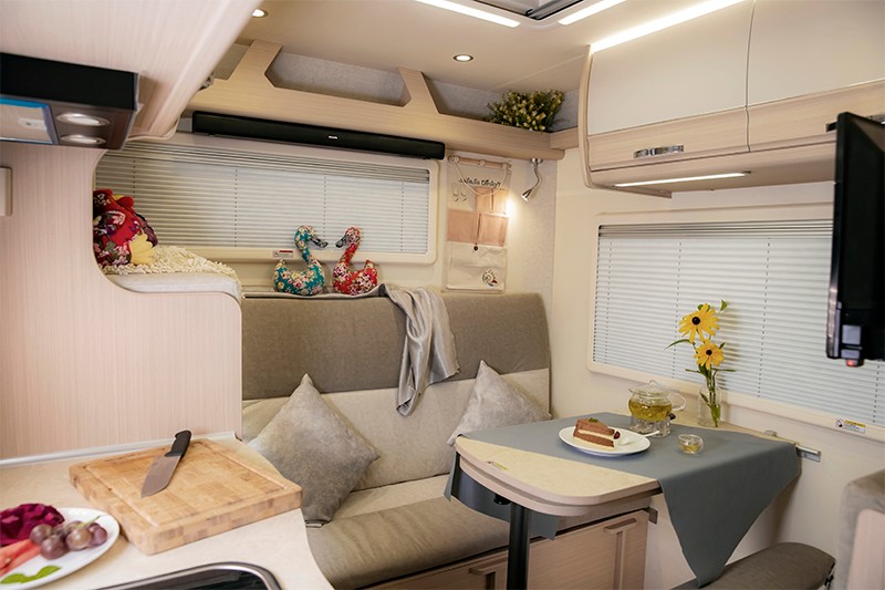 柴油四驅房車，這款還有超大床