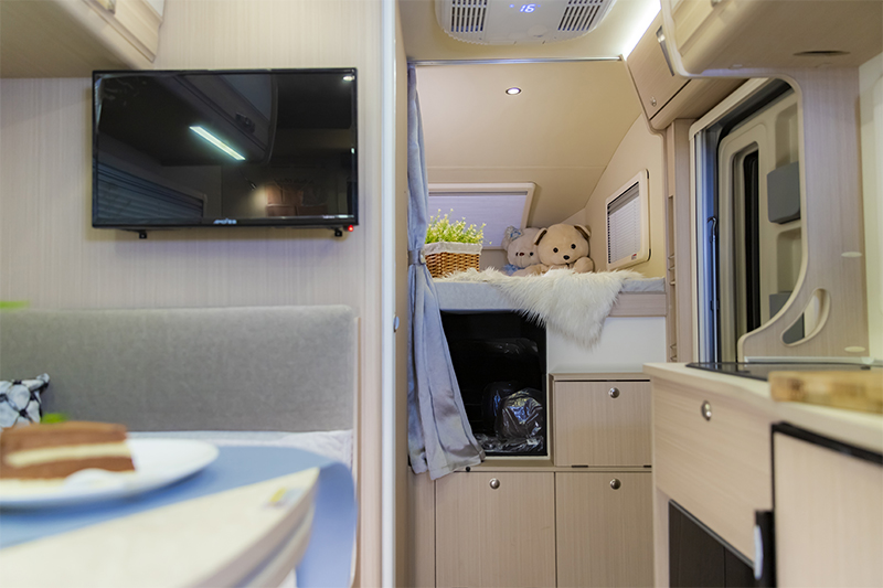 柴油四驅房車，這款還有超大床