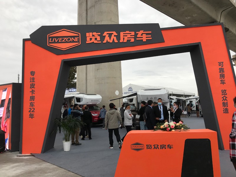 炮營集合，連看自由炮房車