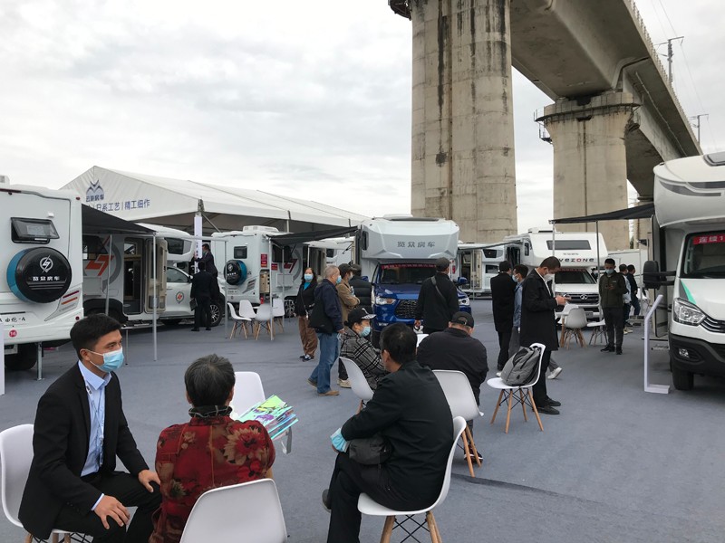 炮營集合，連看自由炮房車