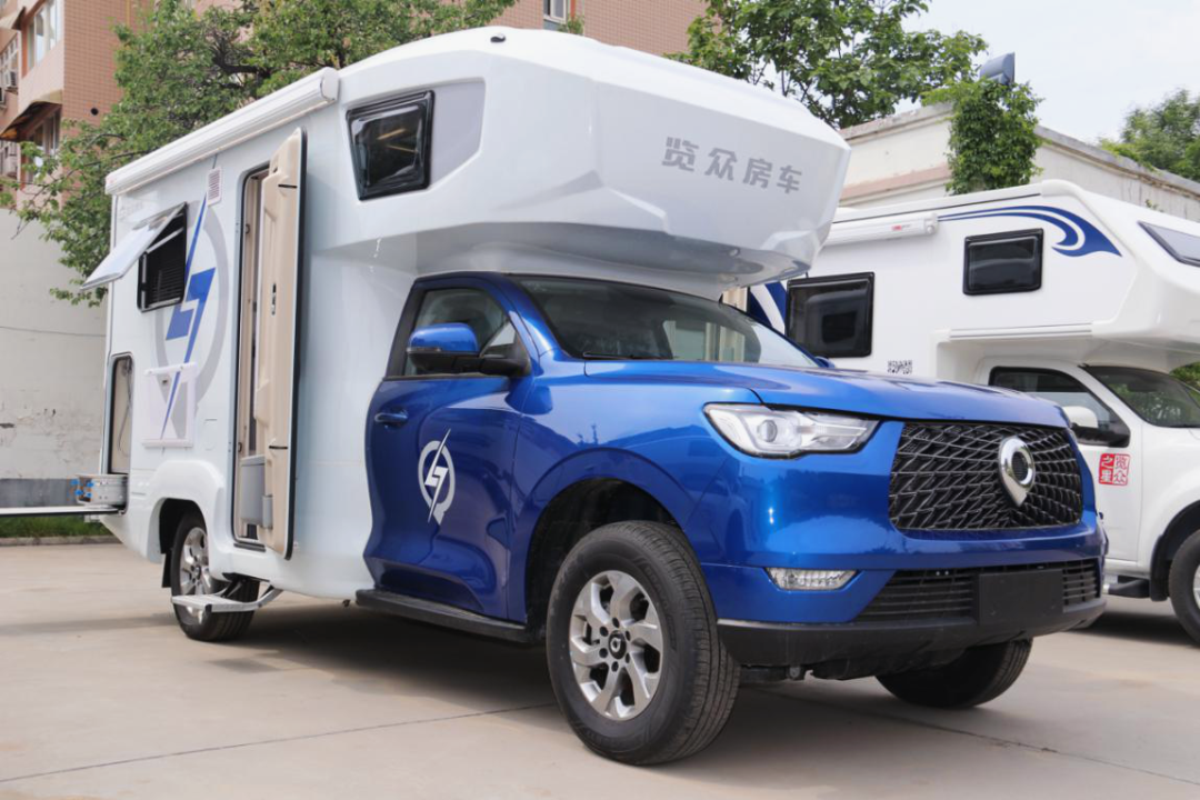 為自由著色！紅、白、藍(lán)、棕，你選哪一種？