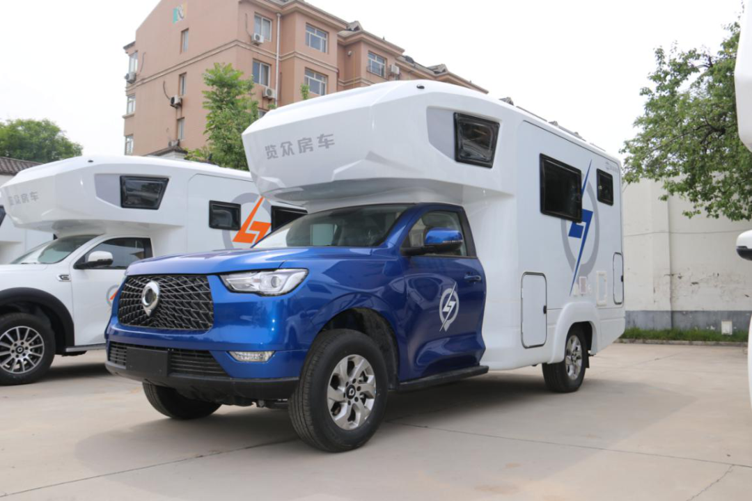 為自由著色！紅、白、藍(lán)、棕，你選哪一種？